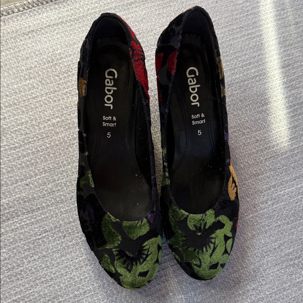 Gabor Portugal made Y2K indie Women's Velvet pumps - Black and Green Floral 5